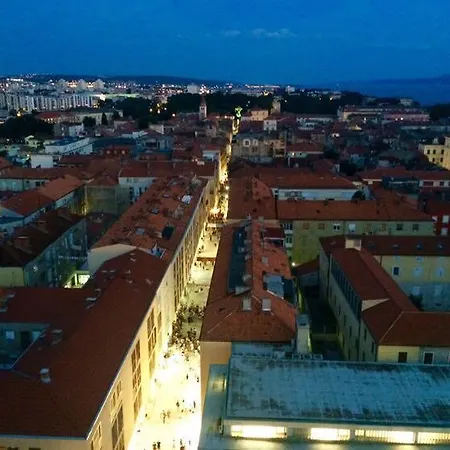 Apartment Penthouse With Roof Terrace With Jacuzzi