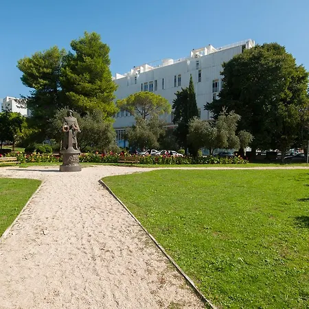 Penthouse With Roof Terrace With Jacuzzi Διαμέρισμα Ζαντάρ