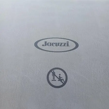 Apartment Penthouse With Roof Terrace With Jacuzzi Zadar