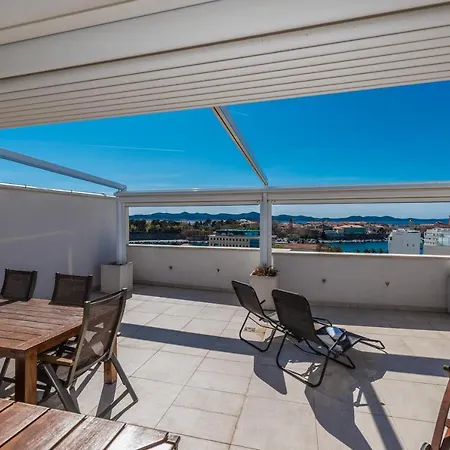 Penthouse With Roof Terrace With Jacuzzi