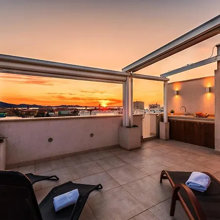 Penthouse With Roof Terrace With Jacuzzi Apartment *