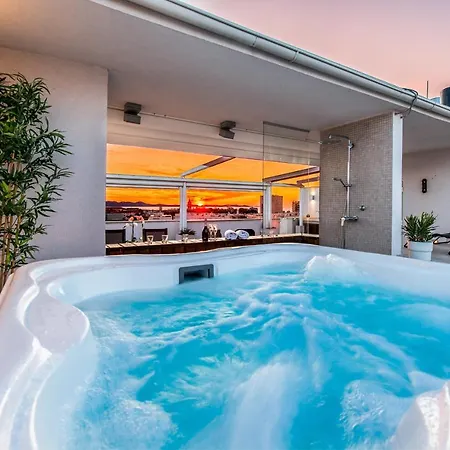 Appartement Penthouse With Roof Terrace With Jacuzzi *
