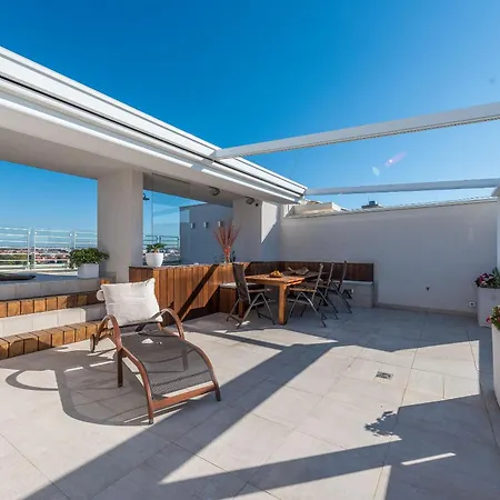 Apartament Penthouse With Roof Terrace With Jacuzzi *