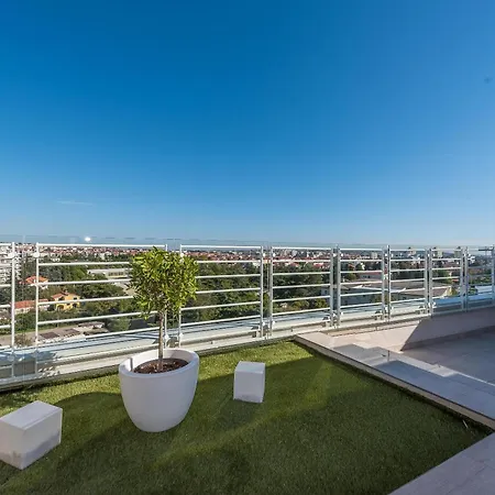 Apartment Penthouse With Roof Terrace With Jacuzzi *
