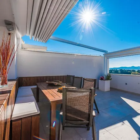 Penthouse With Roof Terrace With Jacuzzi Apartament Zadar