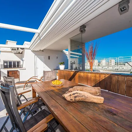 Penthouse With Roof Terrace With Jacuzzi Zadar