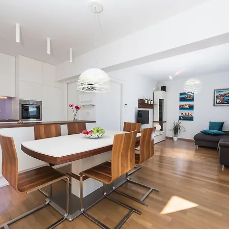 Apartment Penthouse With Roof Terrace With Jacuzzi