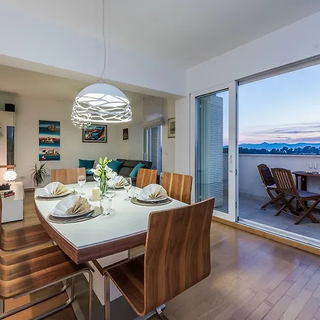 Penthouse With Roof Terrace With Jacuzzi *