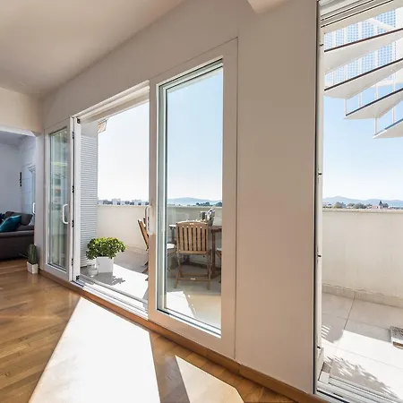 Penthouse With Roof Terrace With Jacuzzi Zadar