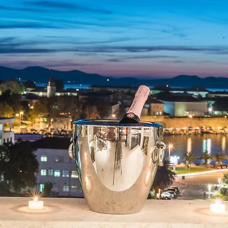 Apartment Penthouse With Roof Terrace With Jacuzzi *