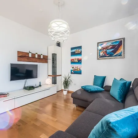 Appartement Penthouse With Roof Terrace With Jacuzzi Zadar