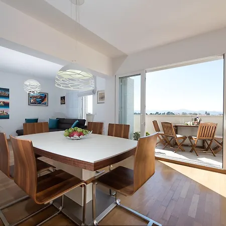 Penthouse With Roof Terrace With Jacuzzi * Zadar