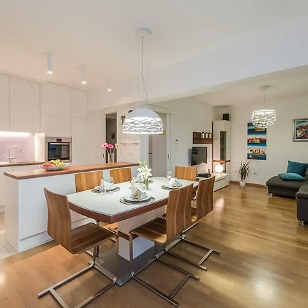 Penthouse With Roof Terrace With Jacuzzi Appartement Zadar