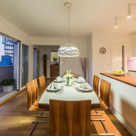 Penthouse With Roof Terrace With Jacuzzi Zadar