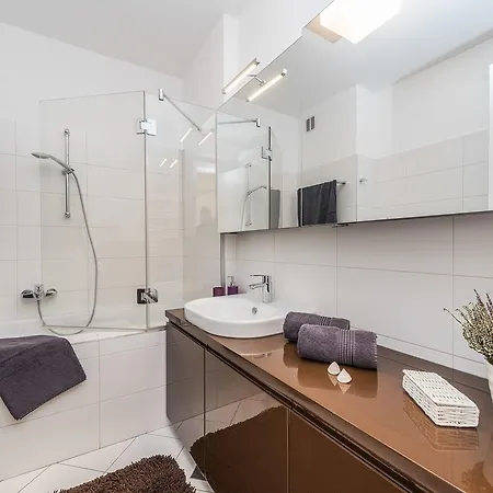 Penthouse With Roof Terrace With Jacuzzi Appartement *