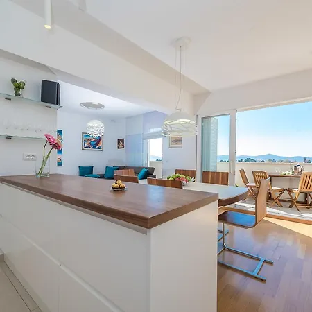 Penthouse With Roof Terrace With Jacuzzi Apartment
