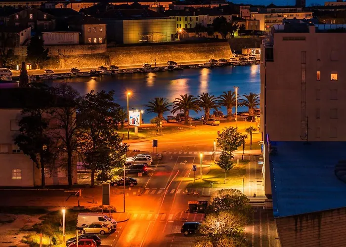 Penthouse With Roof Terrace With Jacuzzi Appartement Zadar