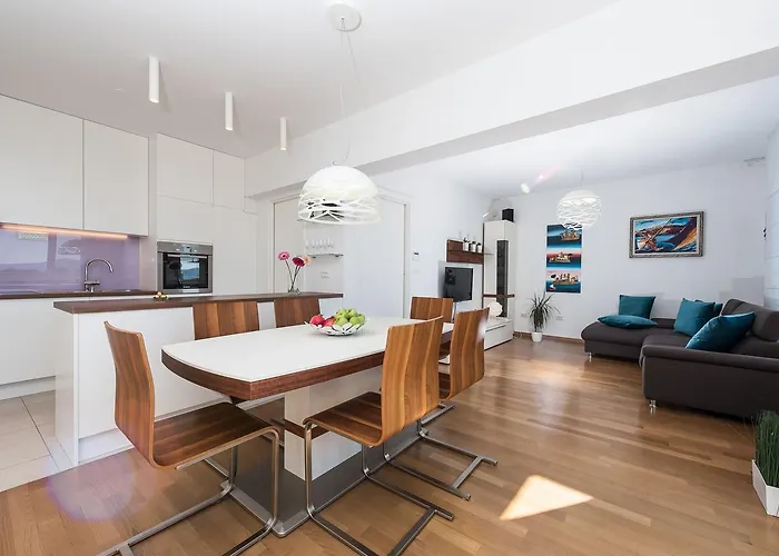 דירה Penthouse With Roof Terrace With Jacuzzi