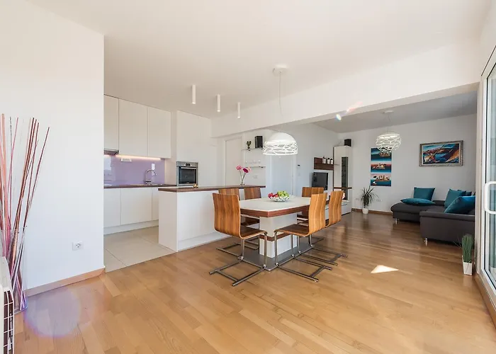 Penthouse With Roof Terrace With Jacuzzi *