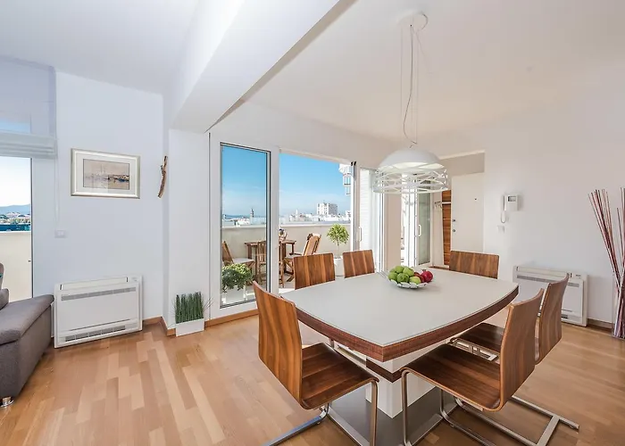 Penthouse With Roof Terrace With Jacuzzi Appartement Zadar