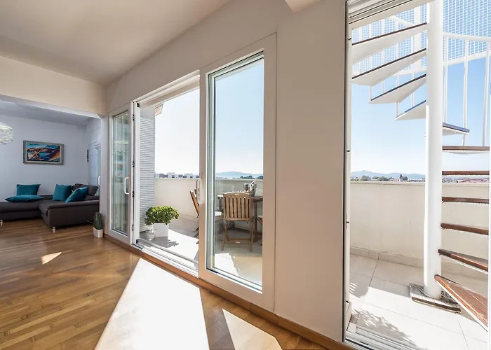 Penthouse With Roof Terrace With Jacuzzi Zadar