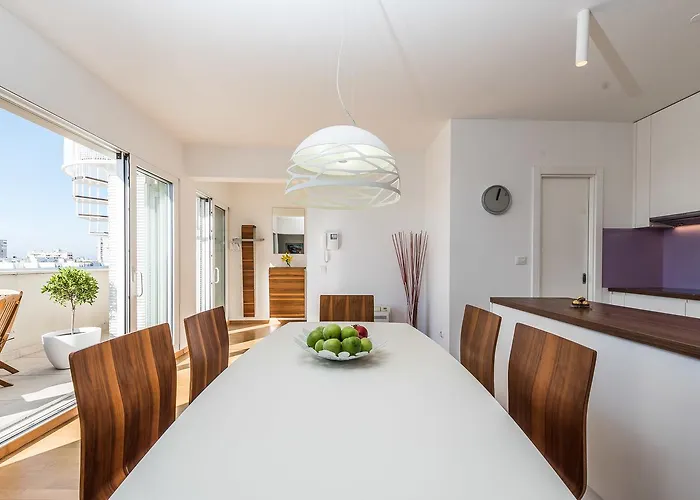 Penthouse With Roof Terrace With Jacuzzi Zadar