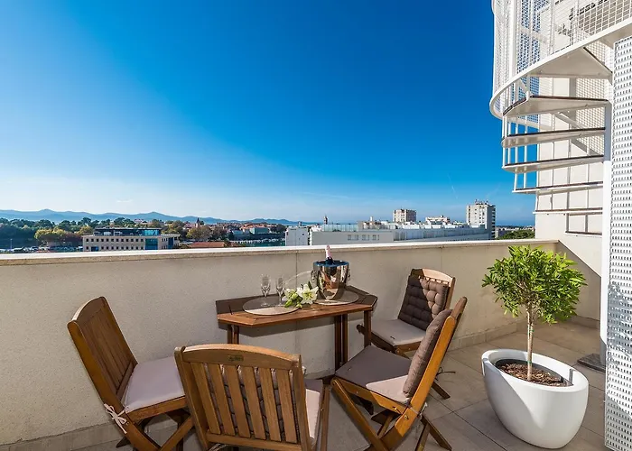 דירה Penthouse With Roof Terrace With Jacuzzi