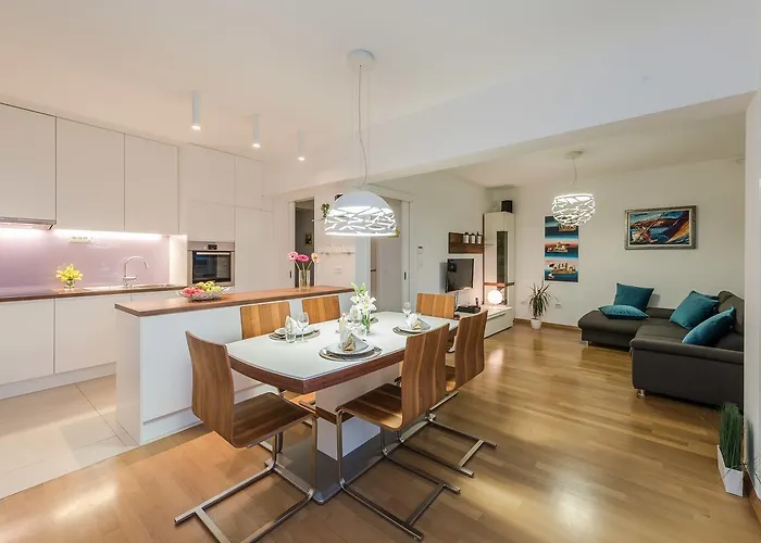 Penthouse With Roof Terrace With Jacuzzi דירה זאדאר