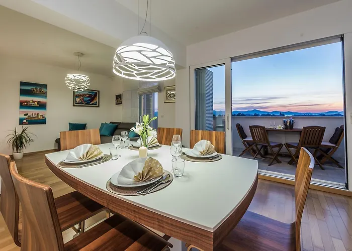 Penthouse With Roof Terrace With Jacuzzi Zadar