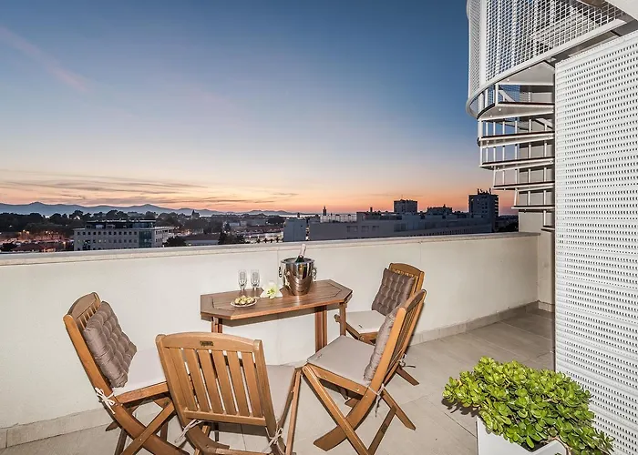 Penthouse With Roof Terrace With Jacuzzi