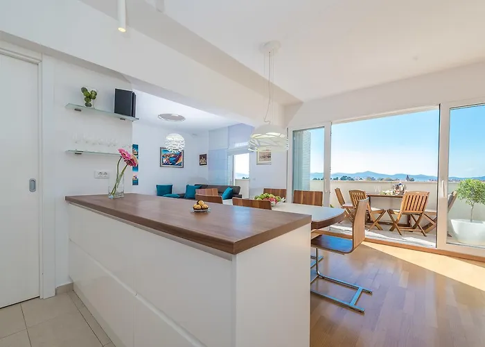 Penthouse With Roof Terrace With Jacuzzi דירה