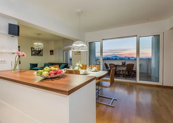 Penthouse With Roof Terrace With Jacuzzi Zadar